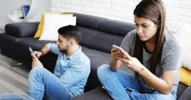 خبراء يحذرون: الاعتماد على تطبيقات الذكاء الاصطناعي في الحب يخلق فجوة عاطفية أعمق.