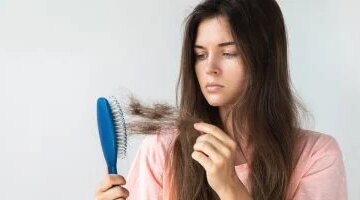 خطأ شائع يفاقم تساقط الشعر طبيب يطرح الحل في 30