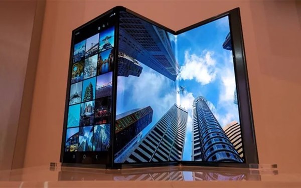 سامسونج تراهن على هاتف Galaxy ثلاثي الطي لشاشة تضاهي الأجهزة اللوحية