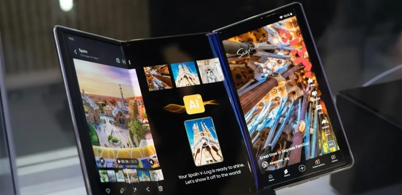 سامسونغ تعرض أول هاتف في العالم يطوى ثلاث مرات ليتحول إلى جهاز لوحي.
