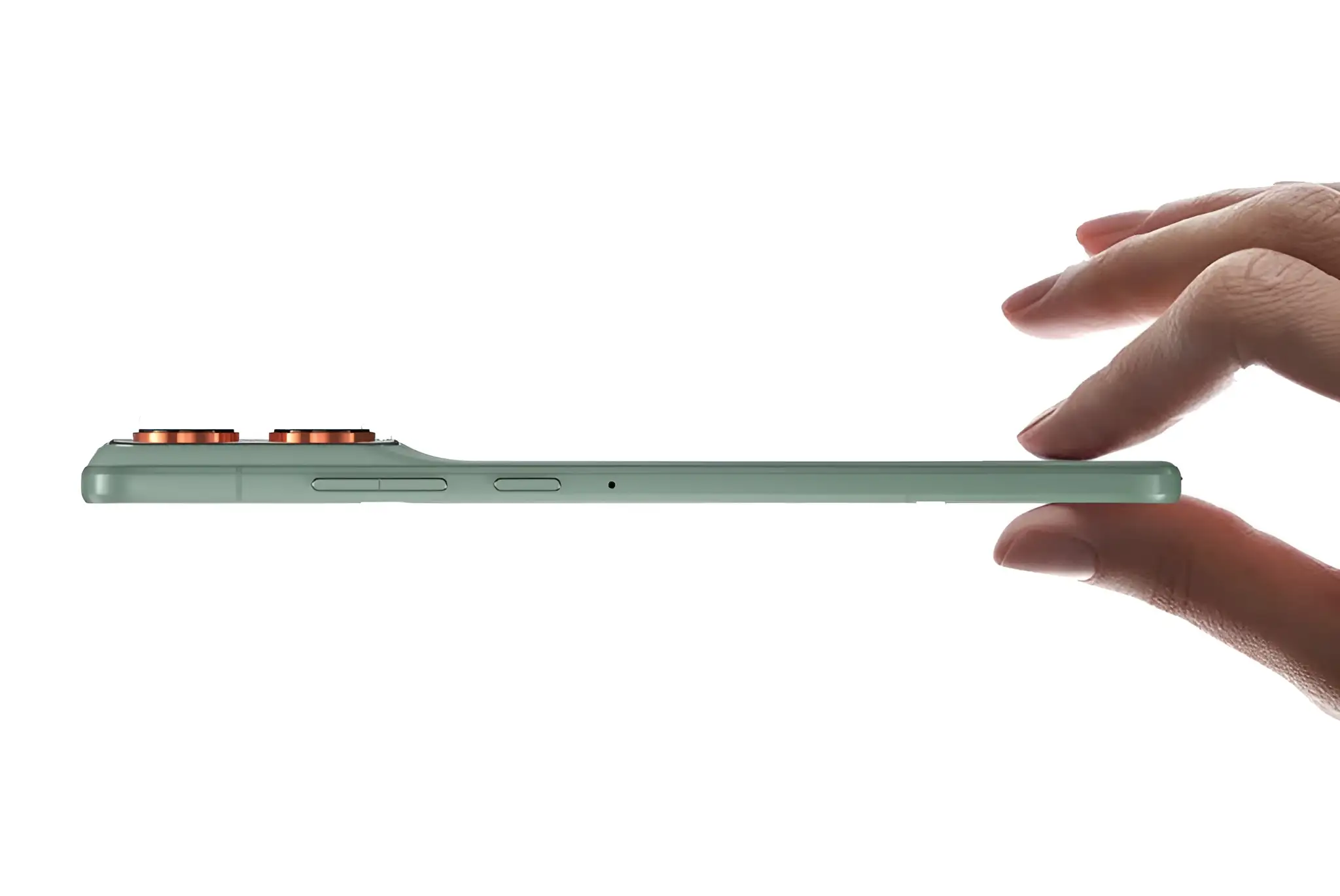 سعر Moto X70 Air يضعه في مواجهة مباشرة مع هواتف آيفون