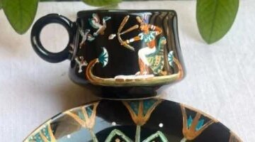 شغفها بالتاريخ الفرعوني يدفع مهندسة مصرية لنقش تفاصيله على أكواب