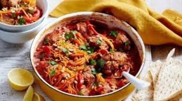 طاجن الكفتة لن يجف مجددًا خطوتان لكرات لحم طرية وصلصة