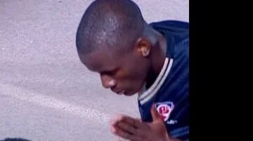 كيف تحول لاعب بتروجت إلى بطل في عيون جماهير الأهلي؟