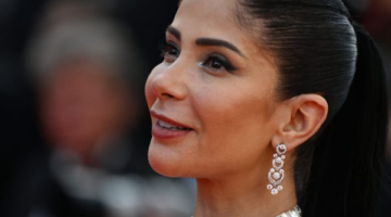 كيف تخلع منى زكي عباءة أم كلثوم لترتدي ثوب الكوميديا