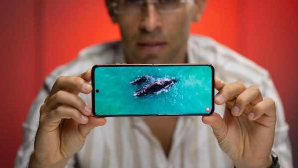 هاتف Motorola Razr القابل للطي أصبح بنصف الثمن قبل انطلاق الجمعة السوداء