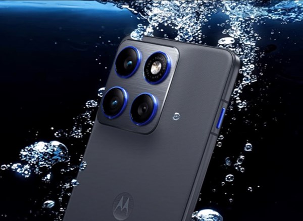 هاتف موتورولا Edge 70 الجديد يجمع بين التصميم فائق النحافة وقوة أداء غير متوقعة