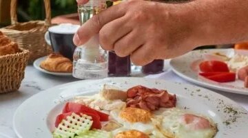 5 عادات صباحية تظنها بريئة تدمر كليتيك بصمت