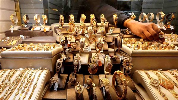 أسعار الذهب في مصر تنهي التعاملات على انخفاض.. عيار 21 يخسر 35 جنيهًا