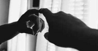 أماكن خاطئة لوضع المرايا في منزلك تسحب الطاقة الإيجابية منه