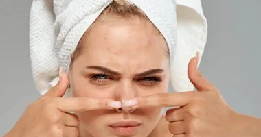 بثور الأنف المستعصية: أخطاء شائعة تفاقمها وعلاجات منزلية فعالة تنهي المشكلة.