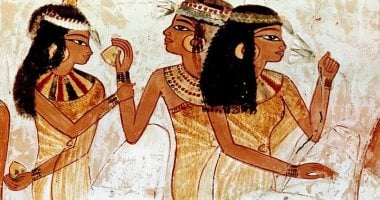 بمكونات من الطبيعة.. هكذا صنعت ملكات مصر كحل العيون الشهير وحافظن على بشرة شابة.