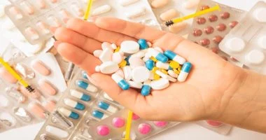 تتناول مضادًا حيويًا أو مكملاً غذائيًا؟ هكذا تحمي جهازك الهضمي من الإسهال.