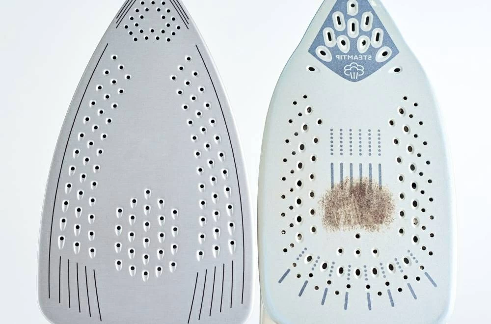 هترجع جديدة تاني.. 5 طرق فعّالة في تنظيف المكواة لإزالة الرواسب نهائيًا وحماية ملابسك 3 هترجع جديدة تاني.. 5 طرق فعّالة في تنظيف المكواة لإزالة الرواسب نهائيًا وحماية ملابسك