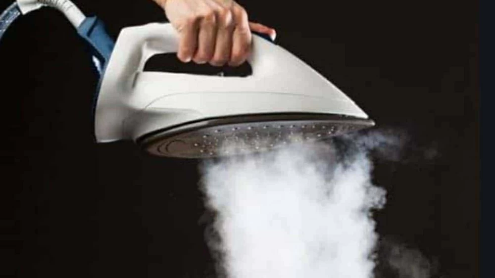 هترجع جديدة تاني.. 5 طرق فعّالة في تنظيف المكواة لإزالة الرواسب نهائيًا وحماية ملابسك 5 هترجع جديدة تاني.. 5 طرق فعّالة في تنظيف المكواة لإزالة الرواسب نهائيًا وحماية ملابسك