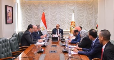 توسع مظلة الحماية للعمالة غير المنتظمة محور نقاش وزير العمل مع التأمينات الاجتماعية