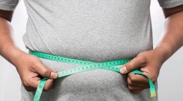 خبراء يحددون روتين العمل المكتبي كمحرك صامت لموجة مرض السكر