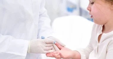 خطة عمل للمدارس والأهالي تضمن سلامة الطفل المصاب بالسكري يوميًا