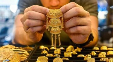 سعر جرام الذهب يتراجع عقب تثبيت البنك المركزي لسعر الفائدة