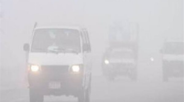 شبورة كثيفة تغلق طريق الواحات بالجيزة وتعرقل حركة السيارات لعدة