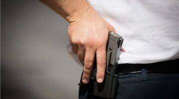 عقوبة حبس وسجن محددة لحمل السلاح دون ترخيص في 2024