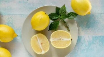 فوائد الليمون التي تتخلص منها يوميًا القشرة أغنى من العصير