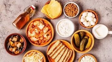 قائمة الأطعمة التي تفاقم اضطرابات المعدة تجنبها لتشعر بتحسن فوري