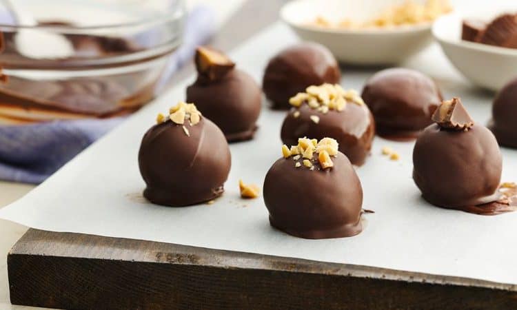 دلعي ولادك.. كرات البسكويت بالشوكولاتة الأصلية بخمس مكونات فقط وطريقة تحضير سريعة 3 كرات البسكويت بالشوكولاتة