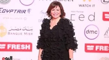 كيف أصبح اللون الأسود الخيار الأول لنجمات مهرجان القاهرة السينمائي؟