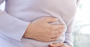 ليس مجرد إزعاج.. الانتفاخ والتجشؤ المتكرر قد يكونان إنذاراً لحالة مرضية كامنة.