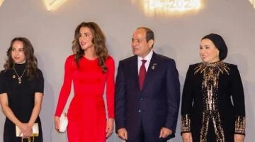 وراء إطلالة الملكة رانيا قصة وتكلفة الفستان الذي حمل التراث