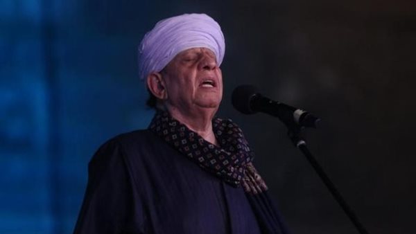 ياسين التهامي.. كيف أصبح “شيخ المداحين” أيقونة للشباب في عصر “التراب”؟