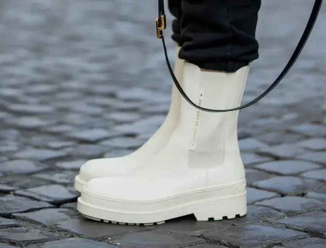 وداعًا للأحذية.. موضة القبقاب 2026 تسيطر على الأسواق العالمية الخمسة القادمة