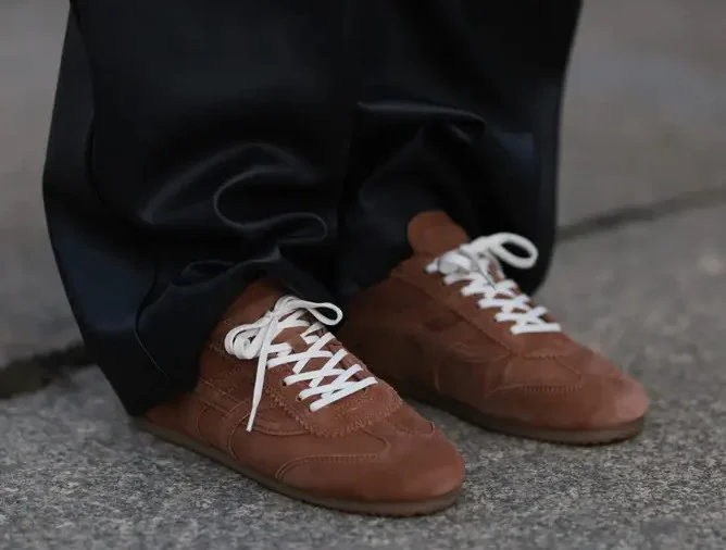 وداعًا للأحذية.. موضة القبقاب 2026 تسيطر على الأسواق العالمية الخمسة القادمة