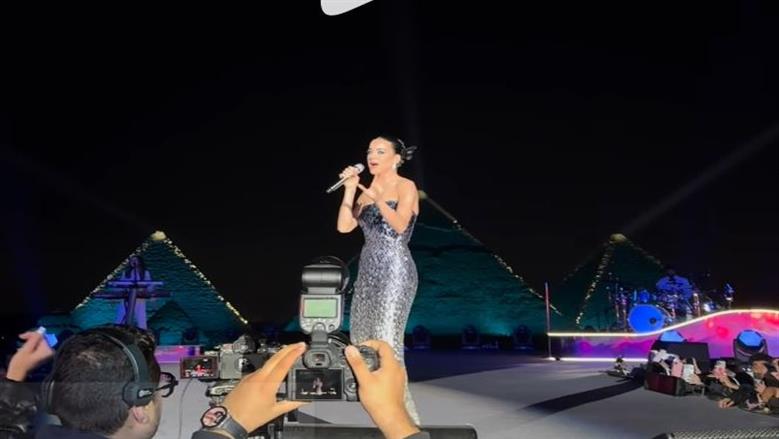 كلمات مفتاحية: كاتي بيري، حفل، الأهرامات، مصر

عنوان مقترح:  
كلمات كاتي بيري تشعل أهرامات الجيزة في أول حفل عالمي بمصر وتجمع بين التاريخ وعروض البوب العالمية