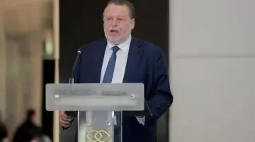 محافظ البنك المركزي يناقش دور الاستقرار المالي في تعزيز الاقتصاد