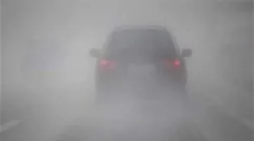 نصائح المرور للقيادة بأمان في الشبورة المائية الكثيفة 9 إرشادات